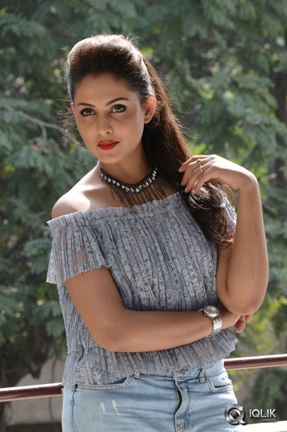 Madhu-Shalini-at-Cheekati-Raajyam-Success-Meet